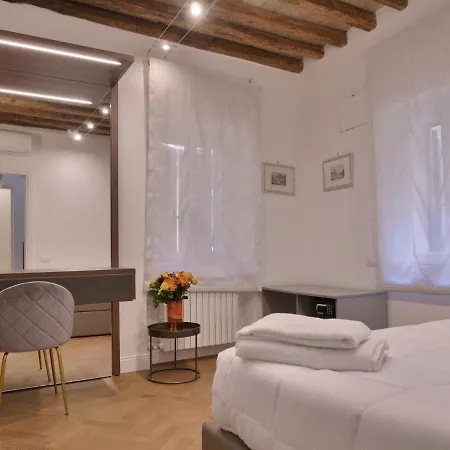 Helmirage Trevi Suite Rome Buitenkant foto