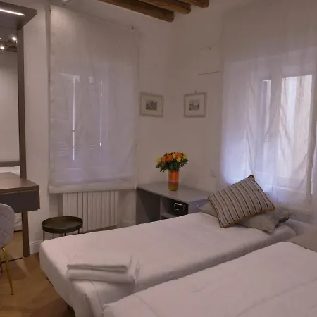 Helmirage Trevi Suite Rome Buitenkant foto